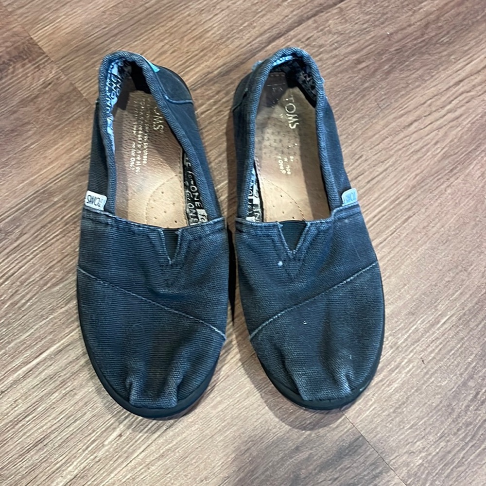 Black Toms Shoes- Fit 6 Women